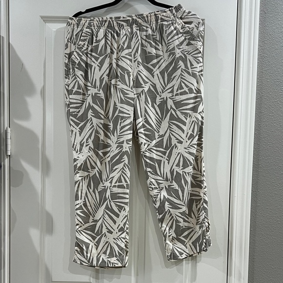 Cathy Pants - Cathy palm leaf print linen blend capri pant size M